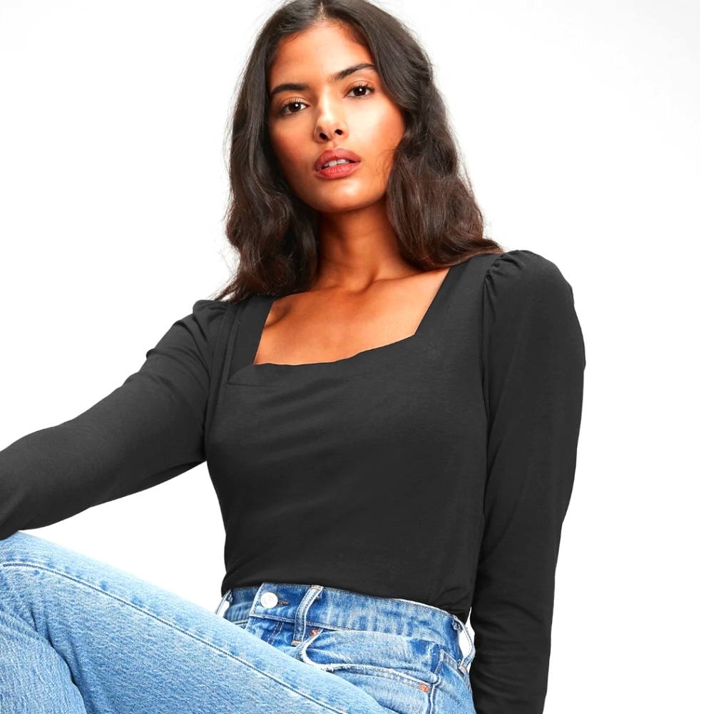 Bell sleeve modern square neck top NWT